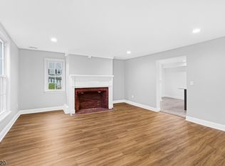 9 W Main St, Mendham, NJ 07945