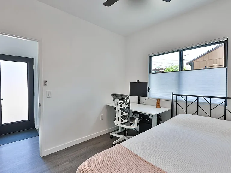 3407 N Mountain View Dr — Photo 15