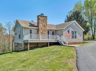1112 Ridgecrest Dr, Vinton, VA 24179