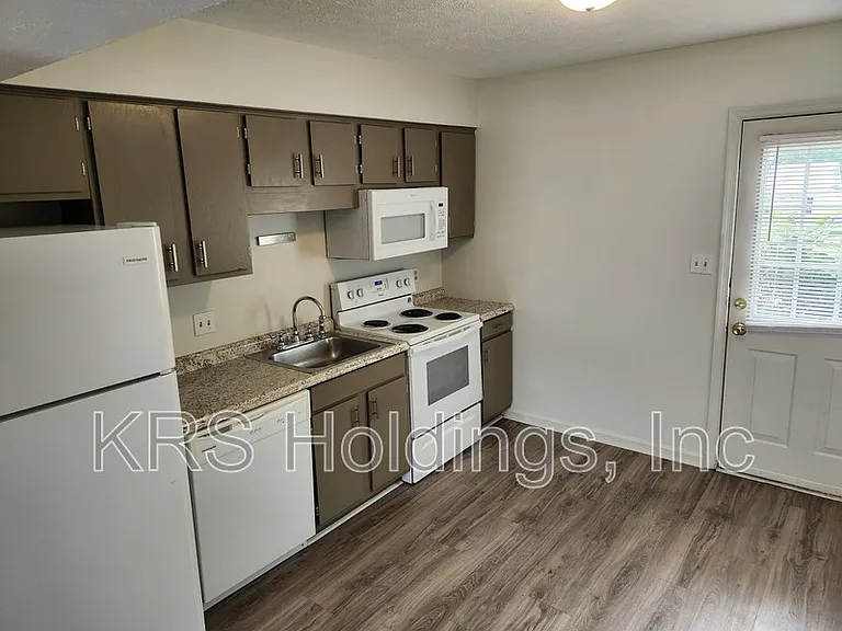 208 Straith St #C23 — Photo 4