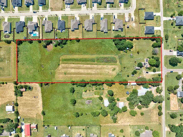 305 Swaha Dr, Tioga, TX 76271