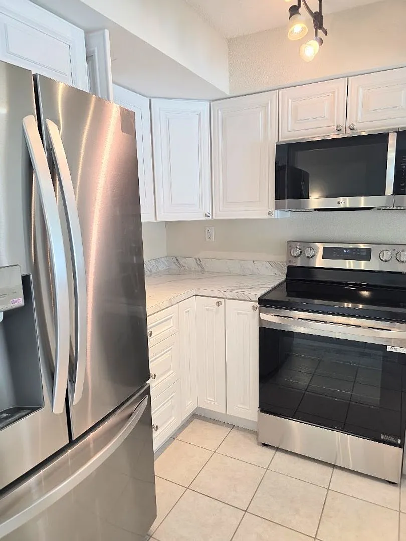 Waterfront Condo with a dock! — Photo 4