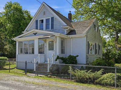 72 Pembroke Ave, Acushnet, MA, 02743