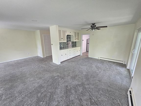 3rd image of 61 Newport Cir #A