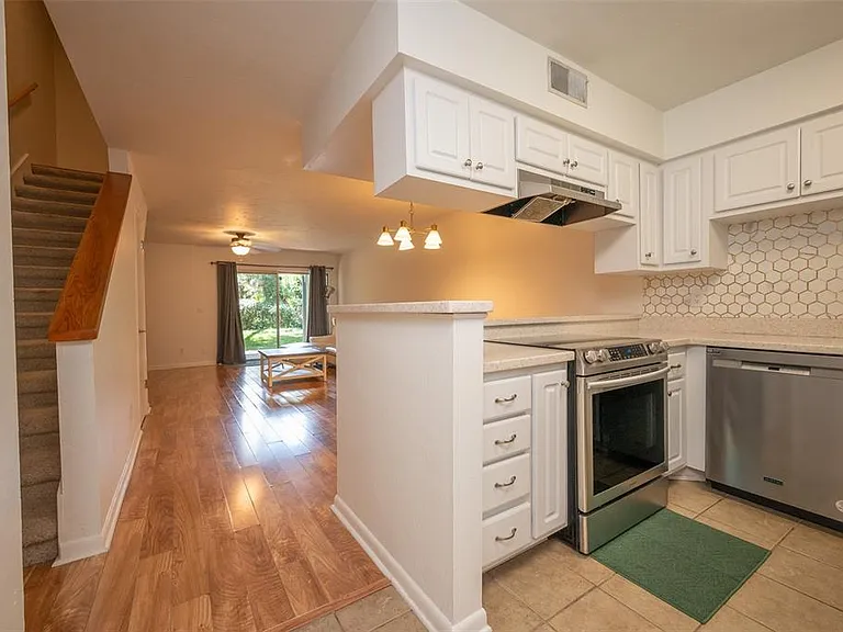 4411 SW 34th St #705 — Photo 6