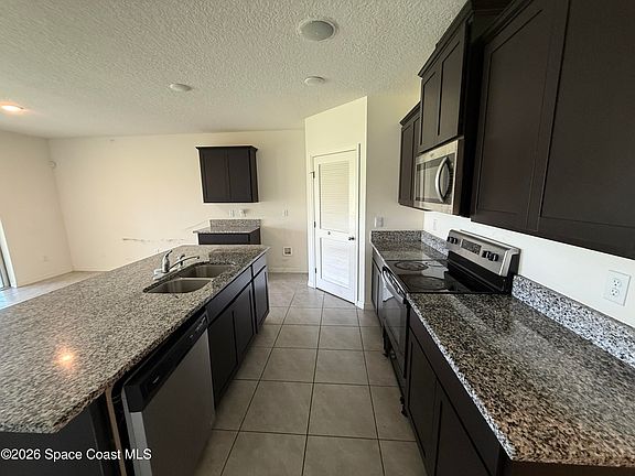 3rd image of 1345 Valley View Ave