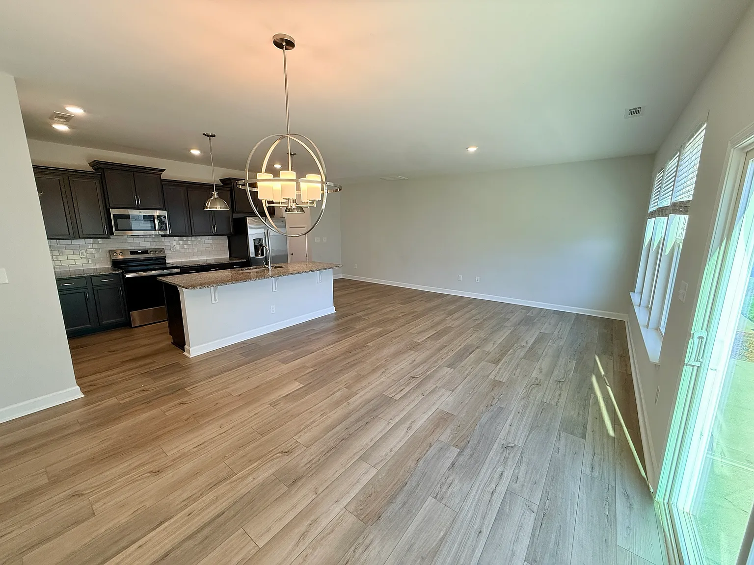 3 bed, 1825 sqft, $1,799 — Photo 2