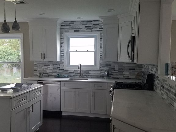 4th image of 30 Chesterfield Ln