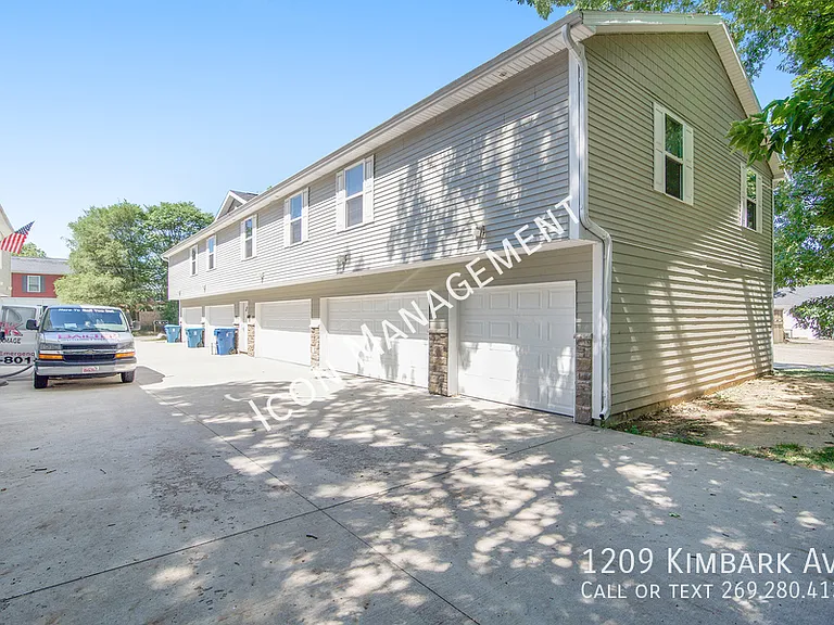 1209 Kimbark Ave — Photo 2