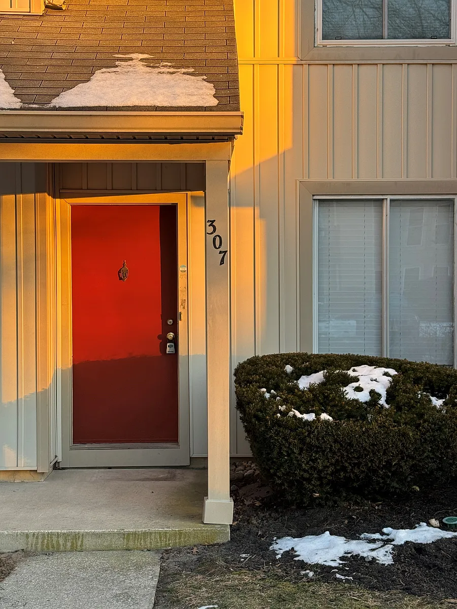 Building Photo - 307 Woodlake Dr #307