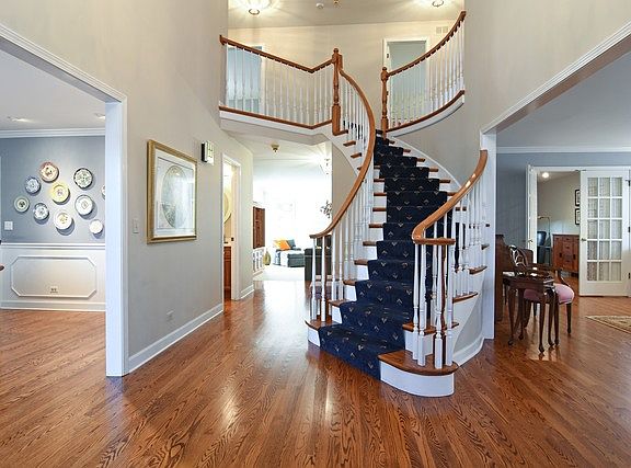 2nd image of 3258 N Windsor Dr