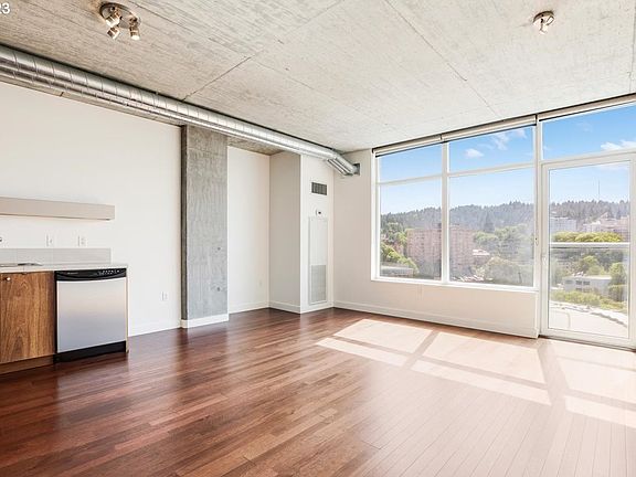 2nd image of 1926 W Burnside St Unit 1314