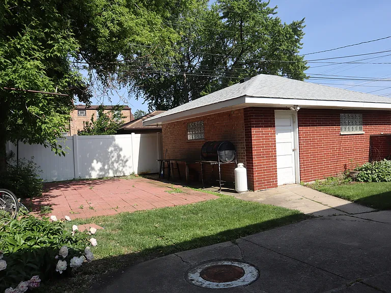 8755 S Fairfield Ave — Photo 3