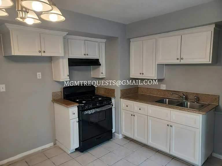 213 11th St #215 — Photo 4