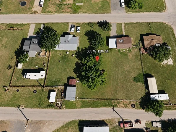 505 W 12th St, Quanah, TX 79252
