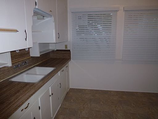 5th image of 829 1/2 H Ave