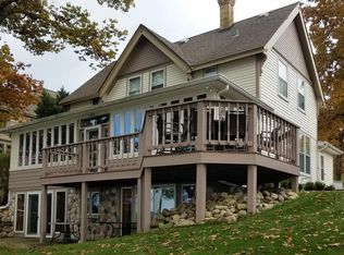 W278N2935 Rocky Point Rd, Pewaukee, WI 53072
