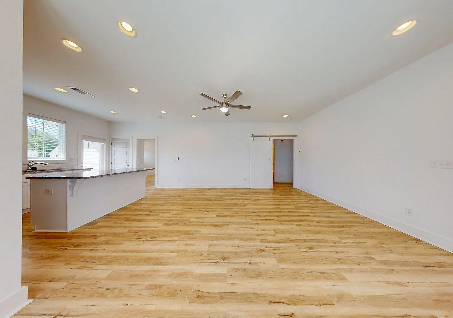 Cute and Fresh 3BR/2BA Cottage in Piper Glen — Photo 4