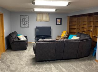 2915 Snead Dr, Fremont, NE 68025