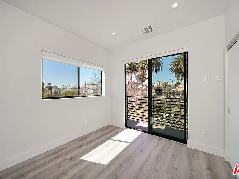 406 1/2 N Kenmore Ave — Photo 10