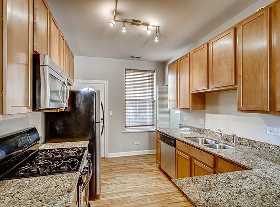 3rd image of 2403 N Hamlin Ave #1