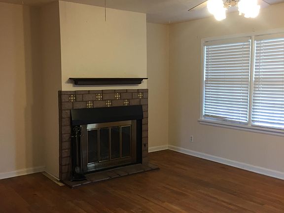 3rd image of 1110 Broadmoor St