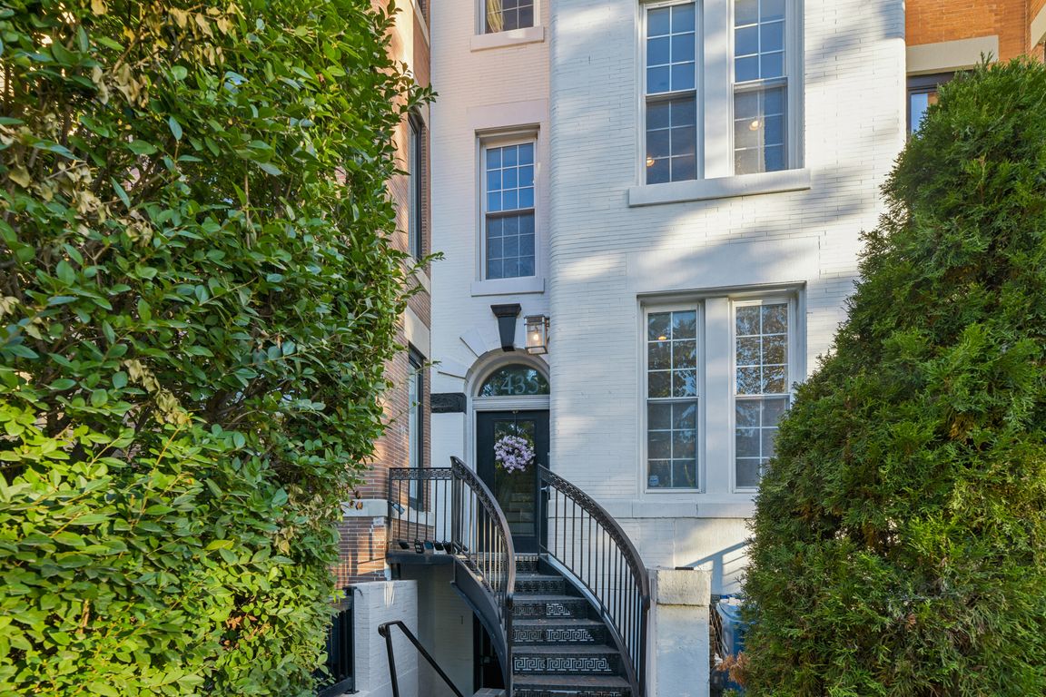 Euclid St-S1710-  001