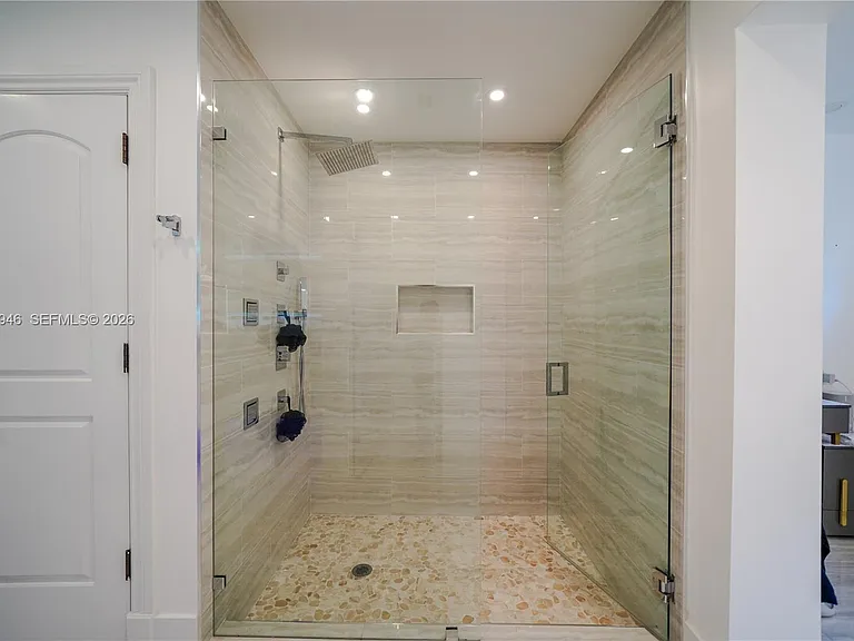 8134 Twin Lake Dr — Photo 12
