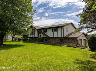 652 Greenview Dr, Stroudsburg, PA 18360