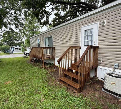 4th image of 1385 White Oak St