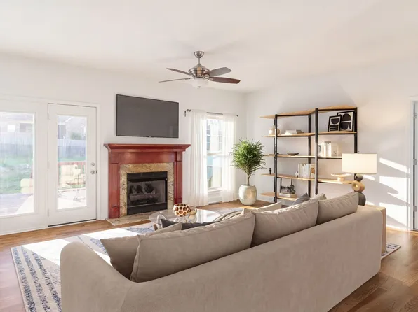2010 Rebekah Dr, Greenbrier, TN 37073