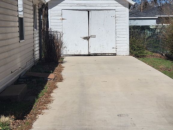 2nd image of 1216 W James Ave