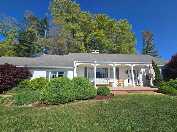 570 Valley Dr, Bristol, VA 24201