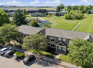 408 E 15th St #201, Pella, IA 50219