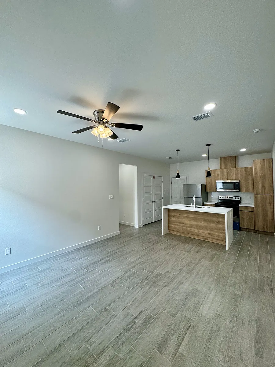 Building Photo - 1308 W Platinum Dr #3