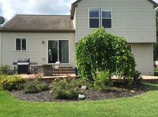 9789 Ravenshire Dr, Ypsilanti, MI 48198