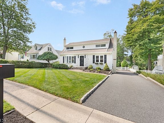 3rd image of 33 Beverly Rd
