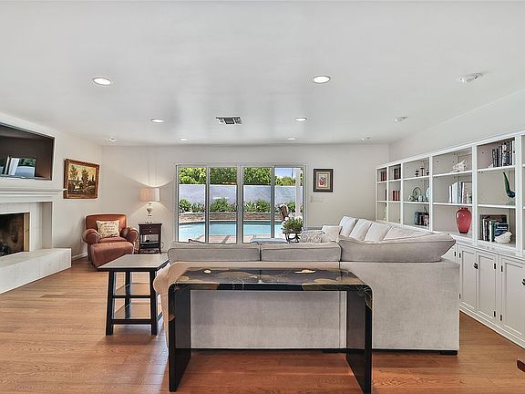 5th image of 380 Teasdale St