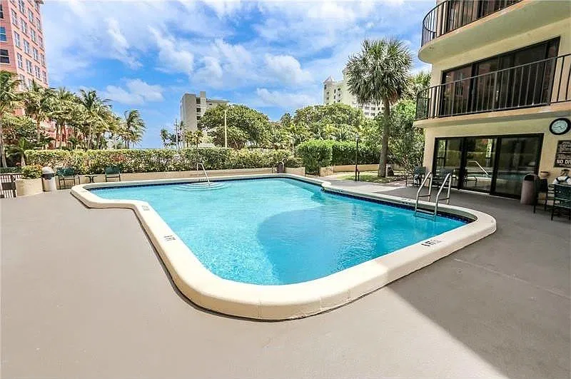 2029 N Ocean Blvd — Photo 2