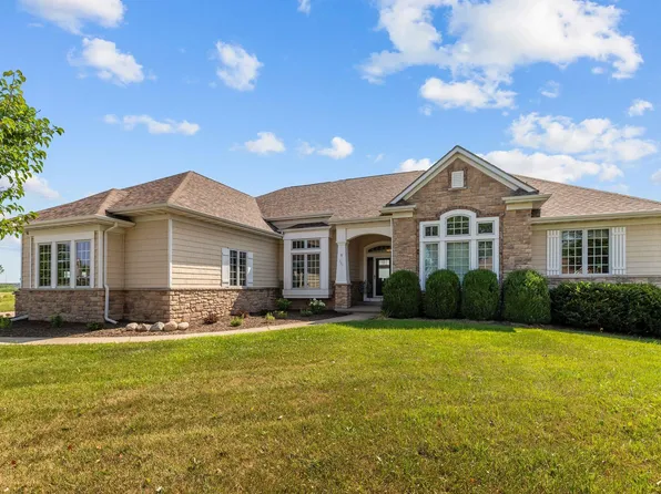 581 Royal Saint Pats Dr, Wrightstown, WI 54180