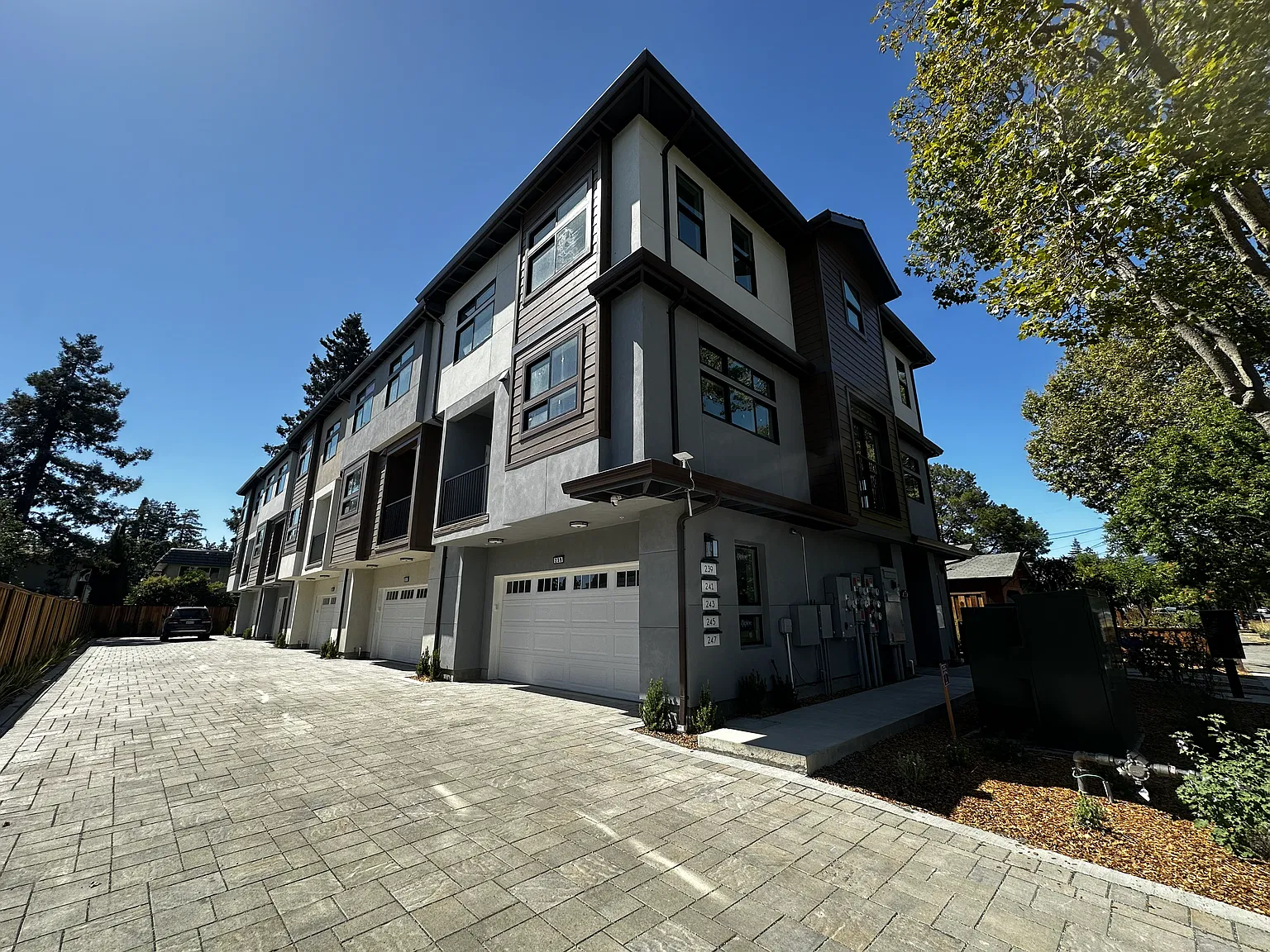 3 bed, 2180 sqft, $8,200 — Photo 1