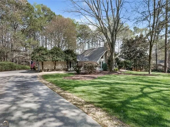 9635 Red Bird Ln, Johns Creek, GA 30022