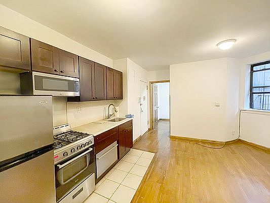 2nd image of 164 E 88th St APT 3RE