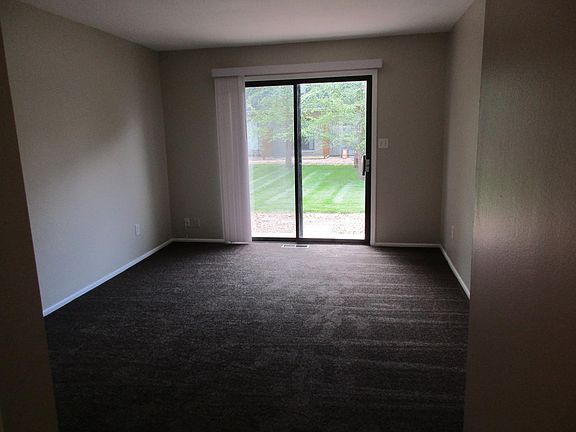 5th image of 301 SE Claremont St APT A