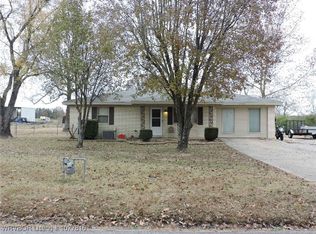1302 Bugscuffle Rd, Lavaca, AR 72941