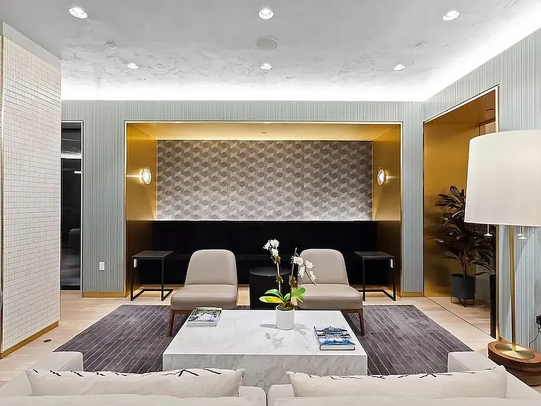 70 W 37th St #17 — Photo 28