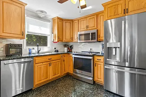 210 Summit St — Photo 7