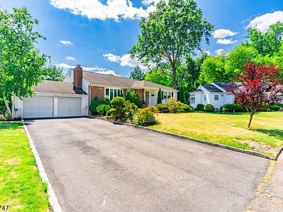 4th image of 42 Sandy Hill Rd