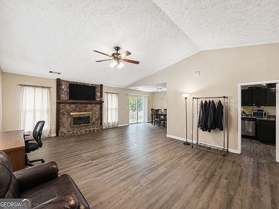 3rd image of 8674 Cedar Creek Rdg