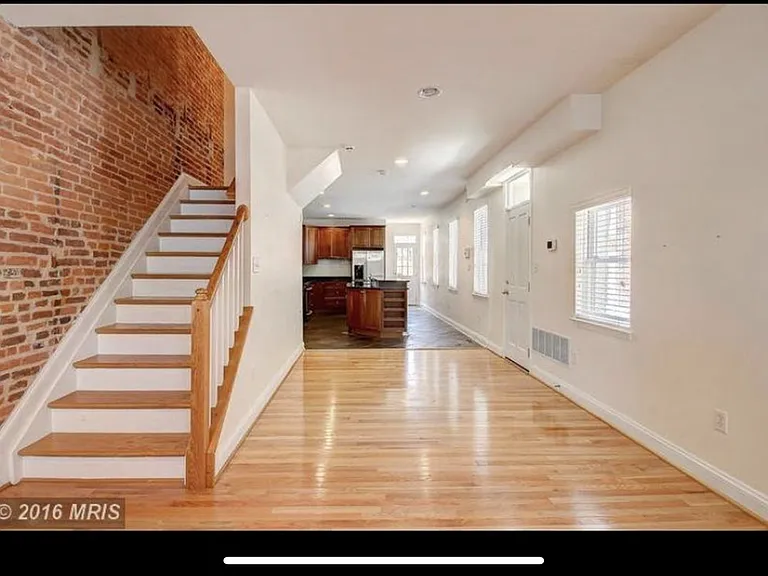 2611 E Fairmount Ave — Photo 10